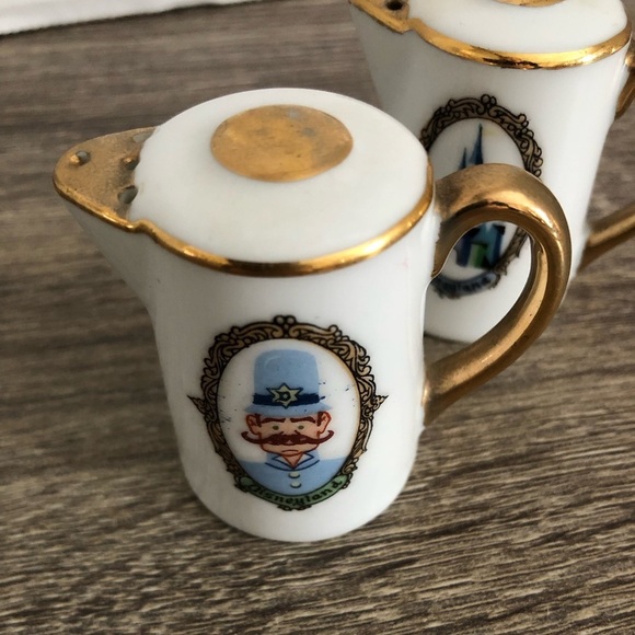Vtg Disneyland Salt and Pepper Shakers - Picture 8 of 12